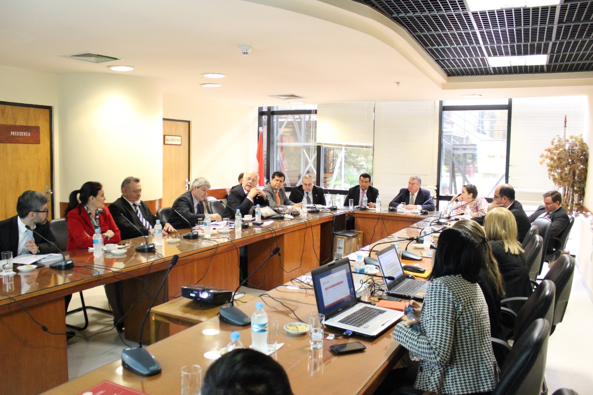 Apuntan a gratuidad y obligatoriedad de la Escuela Judicial.